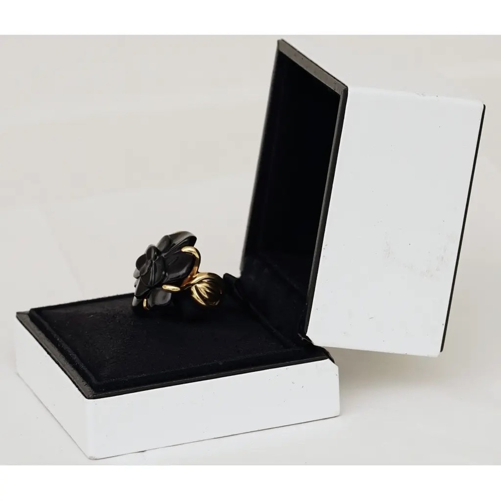 CHANEL Camellia Onyx Ring K18 Yellow Gold Ring Size 4.5 - Picture 3 of 10
